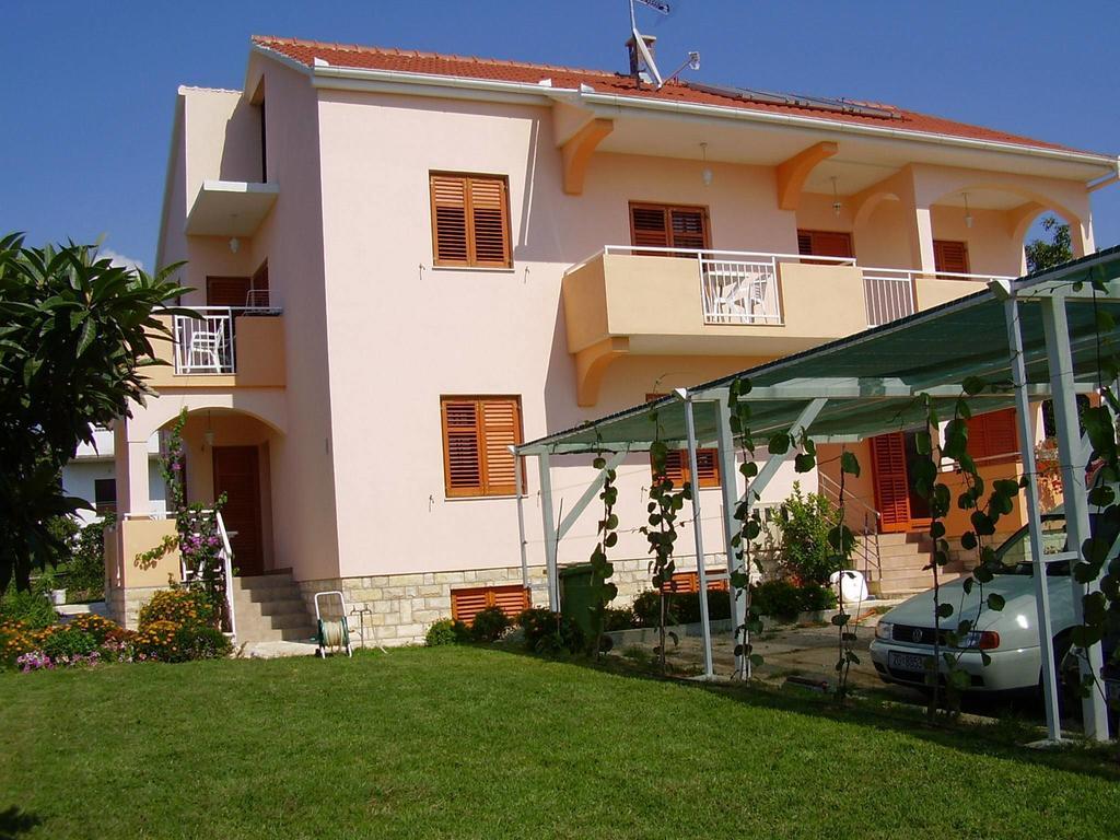 Apartments Vodopija 300M To The Beach Sveti Filip i Jakov Rum bild