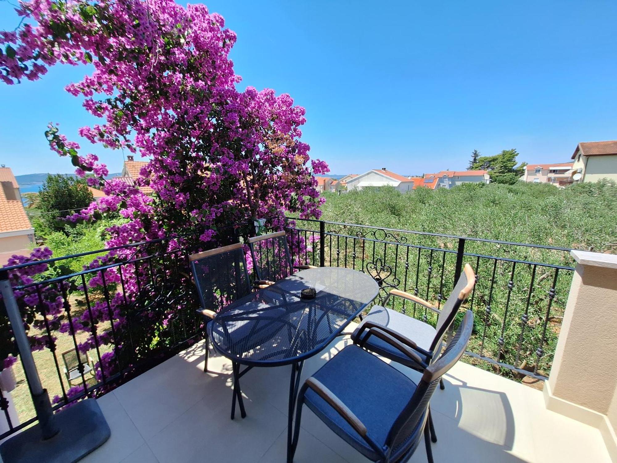 Apartments Vodopija 300M To The Beach Sveti Filip i Jakov Rum bild