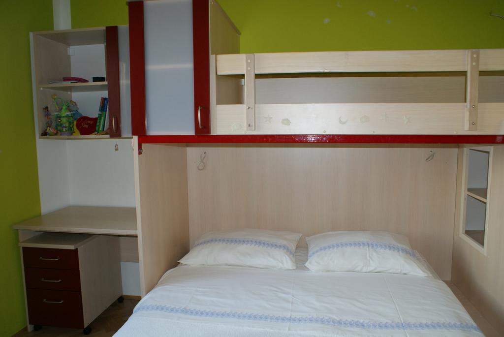 Apartments Vodopija 300M To The Beach Sveti Filip i Jakov Rum bild