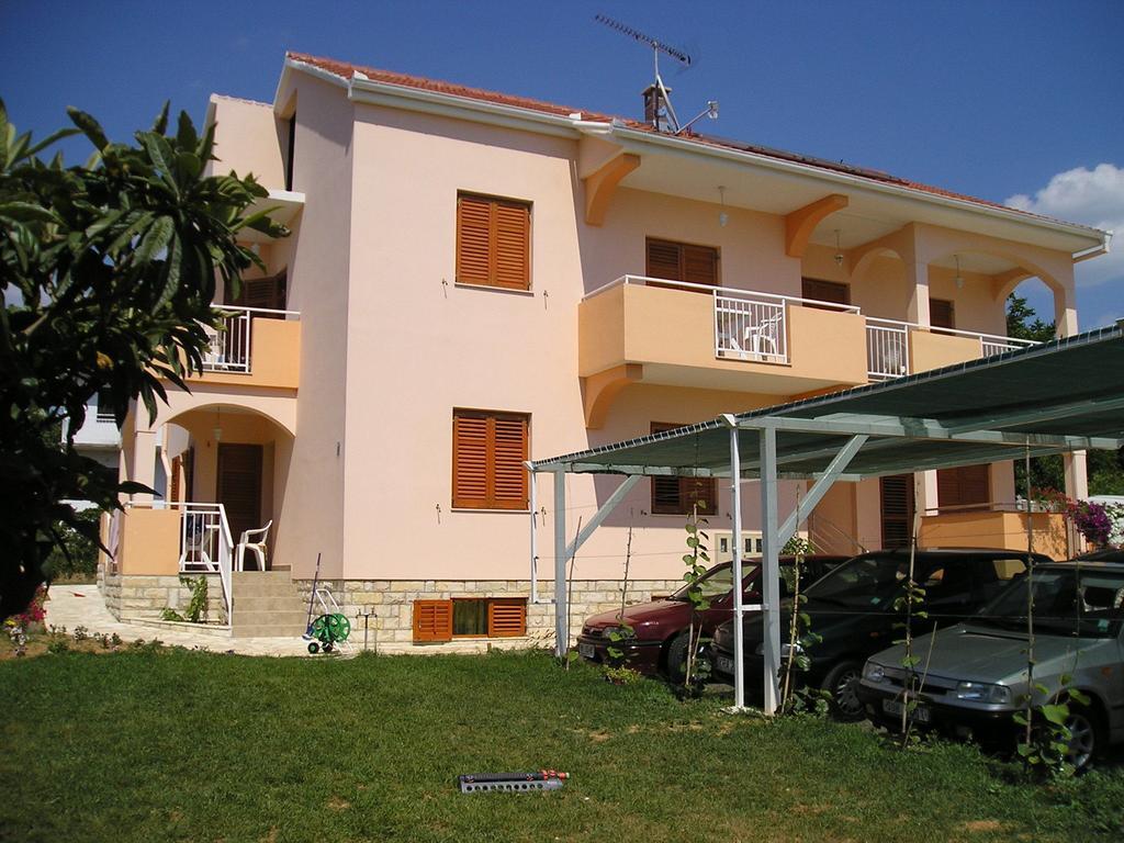 Apartments Vodopija 300M To The Beach Sveti Filip i Jakov Exteriör bild