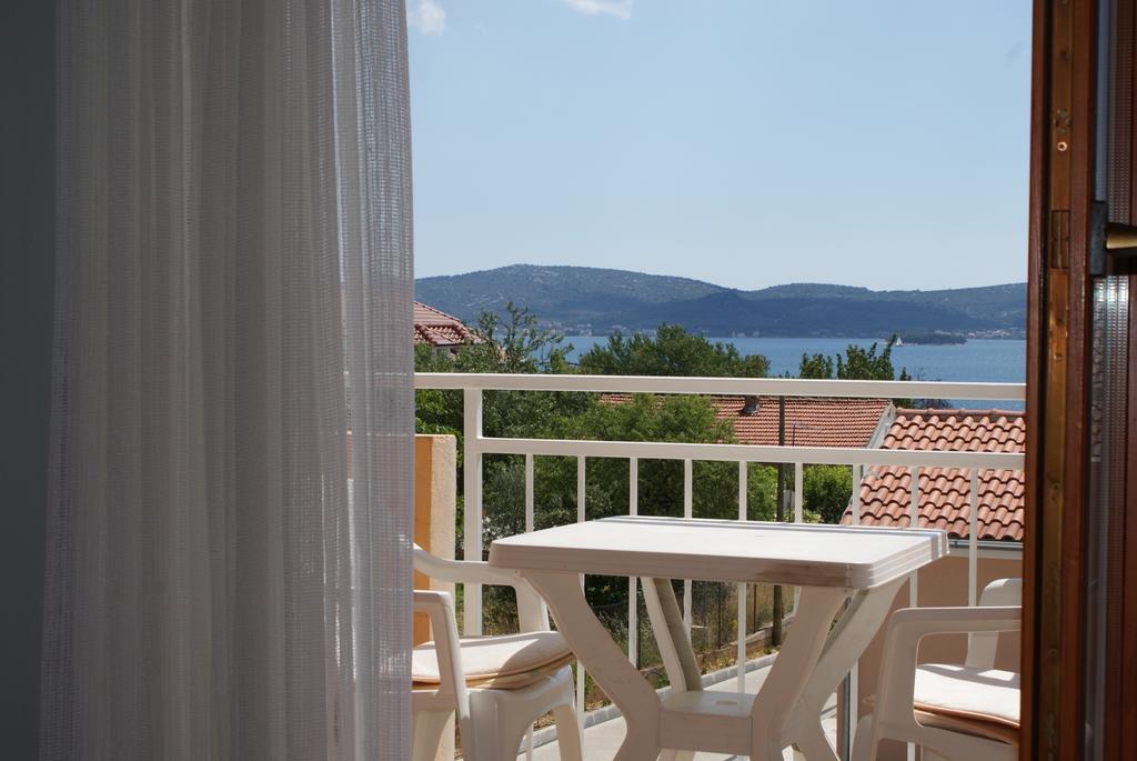 Apartments Vodopija 300M To The Beach Sveti Filip i Jakov Rum bild